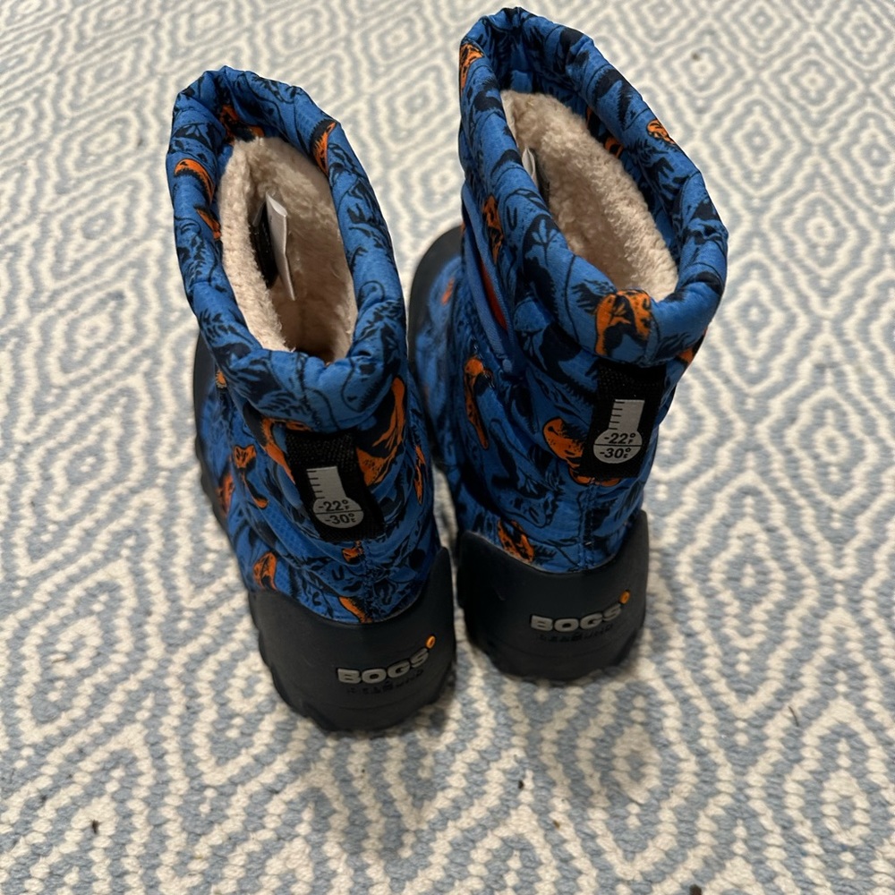 Bogs B-moc insulated Dino boots. Little boy size 12